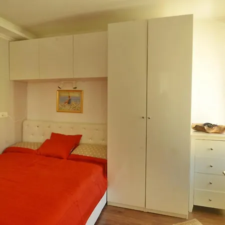 شقة Here Comes The Sun